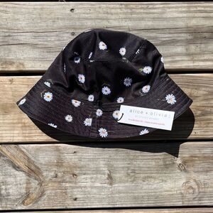 ALICE And Olivia Navy Daisy Bucket Hat